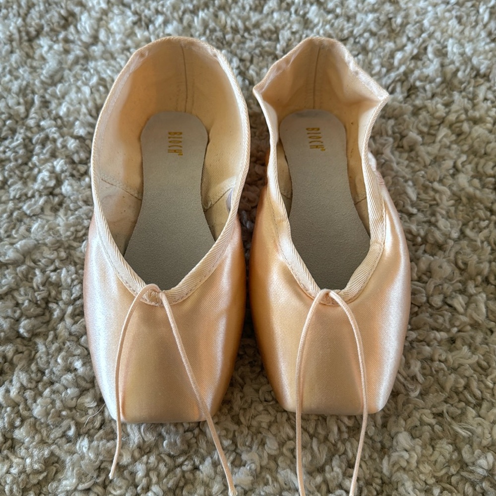 Heritage Pointe Shoes